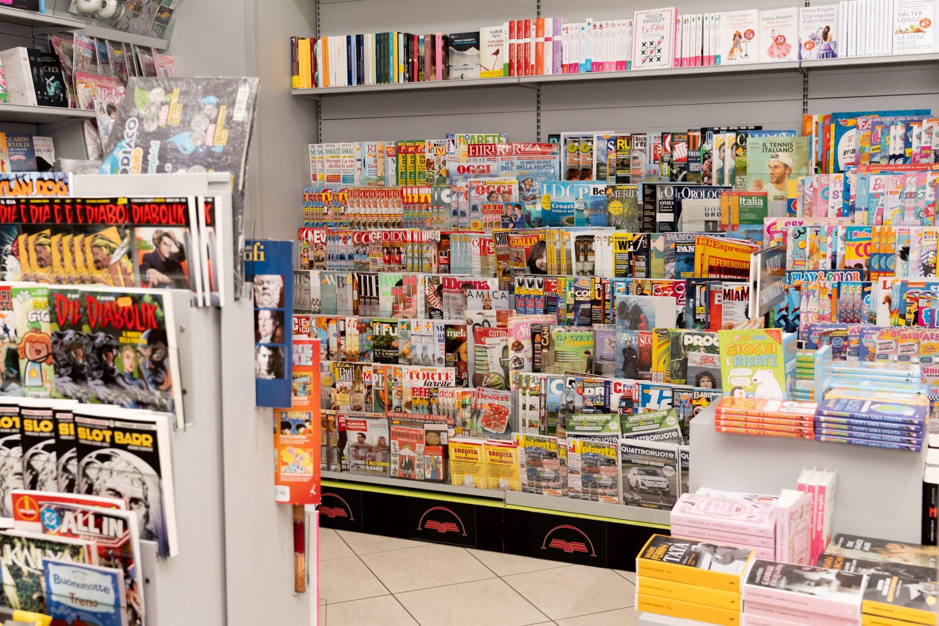 Interno negozio Mondadori Point