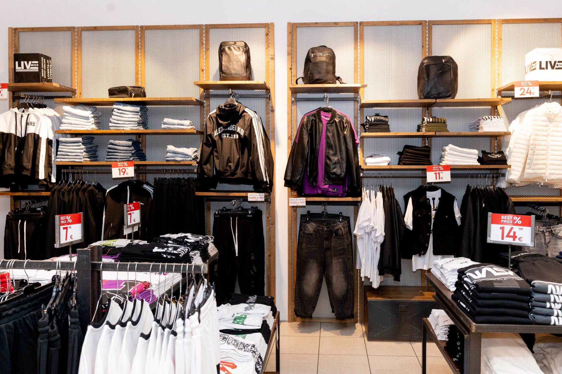 Interno negozio LIVE 978